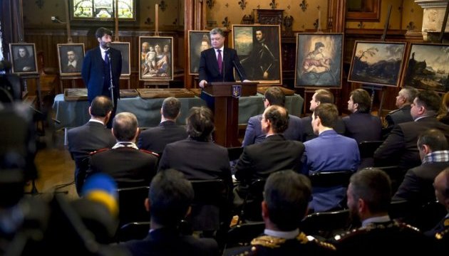 Risultati immagini per Порошенко в Італії передав вкрадені картини музею Верони